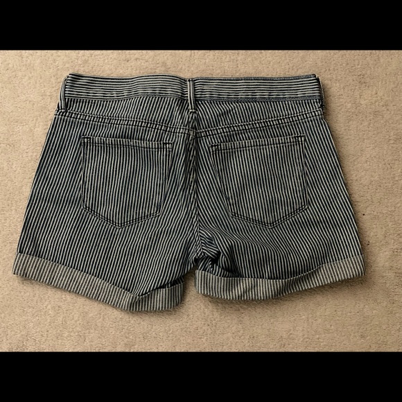 OLD NAVY Size 2, women’s shorts, pinstripe denim - Picture 1 of 3